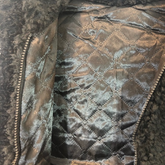 PLUSH TEDDY FAUX FUR ZIP UP HOODIE VEST - Picture 7 of 7